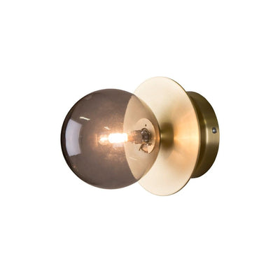 Se Globen Lighting Art Deco IP44 væglampe røg/børstet messing ✔ Kæmpe udvalg i Globen Lighting ✔ Hurtig levering: 1 - 2 Hverdage samt billig fragt - Varenummer: KTT-563612-01 og barcode / Ean: '7319436941560 på lager - Udsalg på Belysning - Lamper - Væglamper Spar op til 57% - Over 785 kendte brands på udsalg