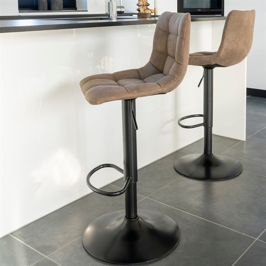 Scandinavian Living Elevate barstol i lysebrun microfiber