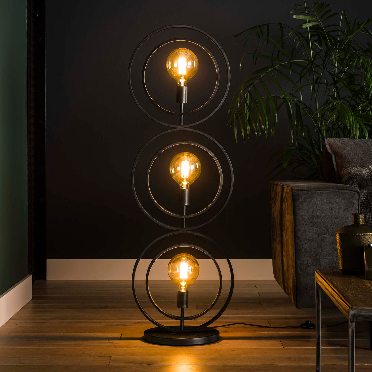 Se Frisky - Gulvlampe i patineret metal, højde 124 cm. Levering uden pære ❤ Kæmpe udvalg i 3-nordic - Køb online på udsalg og tilbud lige nu ❤ Billig fragt og hurtig levering - Varenummer: 3-nordic-2368-4357 og barcode / Ean: på lager - Udsalg på Lamper - Gulvlamper Få op til 67% i rabat - Shop udsalg fra mere end 1.798 mærker
