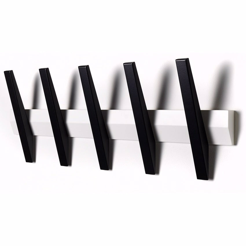 Tangent knagerække med 5 knager i hvid og sort fra Hoigaard Design