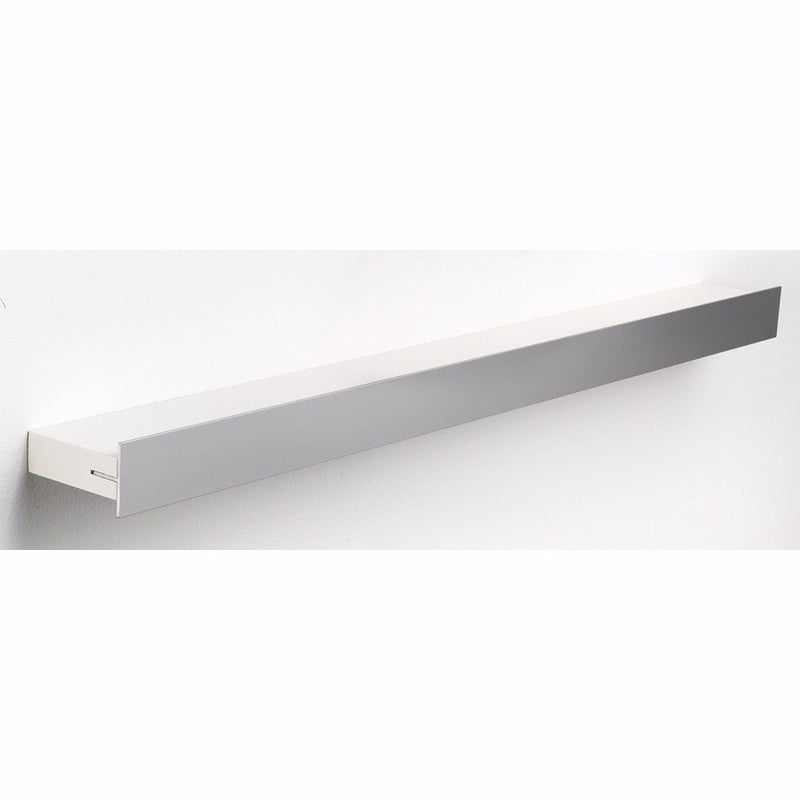 Hvid gallerihylde med aluminiumskant, 68 cm bred, fra Hoigaard
