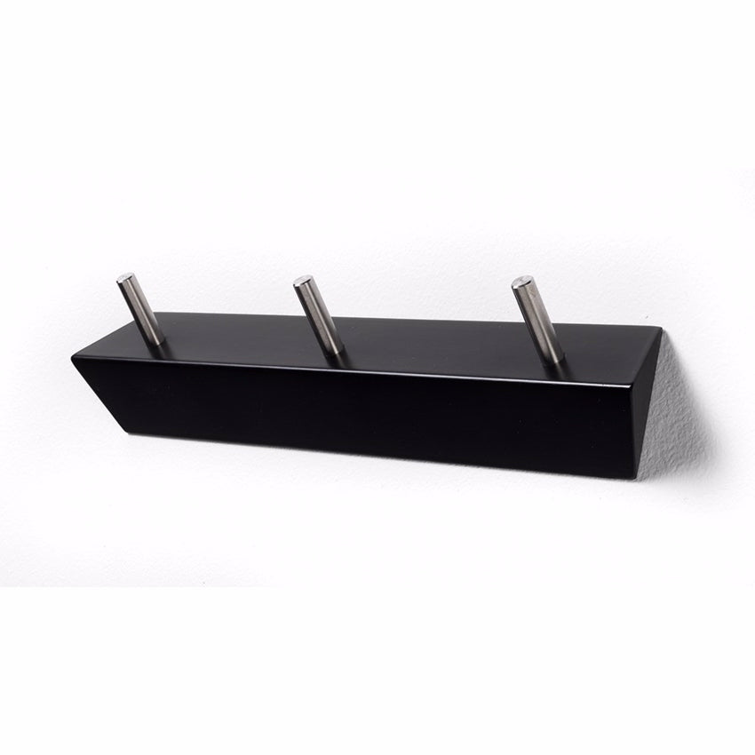 Sort knagerække fra Hoigaard med tre knager i aluminium, 31 cm bred