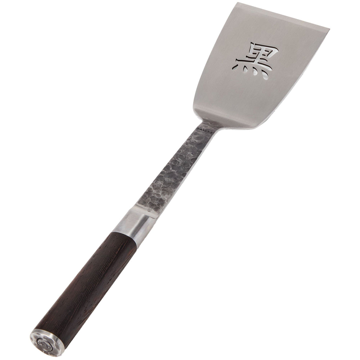 Satake Kuro grillspade i håndhamret stål med mørkt træhåndtag