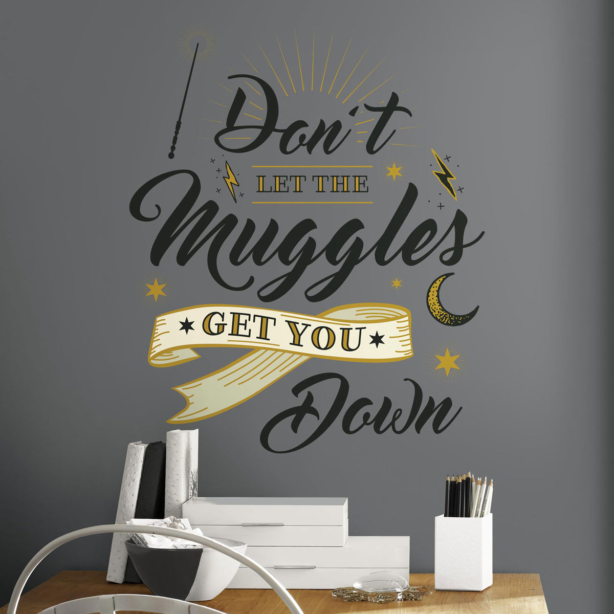 Se Harry Potter MUGGLES QUOTE Wallstickers ✔ Kæmpe udvalg i Roommates - Køb online på udsalg og tilbud lige nu ✔ Billig fragt • Hurtig levering - Varenummer: MMAction-216054 og 34878787251 på lager - Udsalg på Wallstickers til børneværelset Få op til 63% i rabat - Find over 1.798 mærker på udsalg