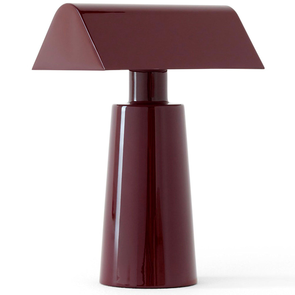 &Tradition Caret MF1 bærbar lampe i burgunder med pyramideform