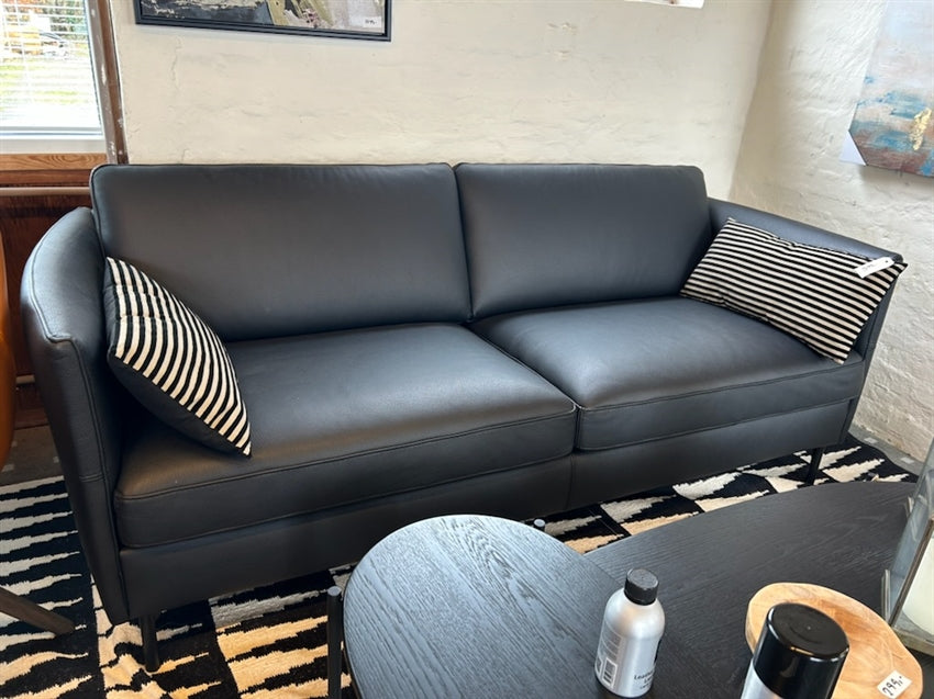 Nordic Design Nordic Plus 3 personers sofa i sort semianilin læder