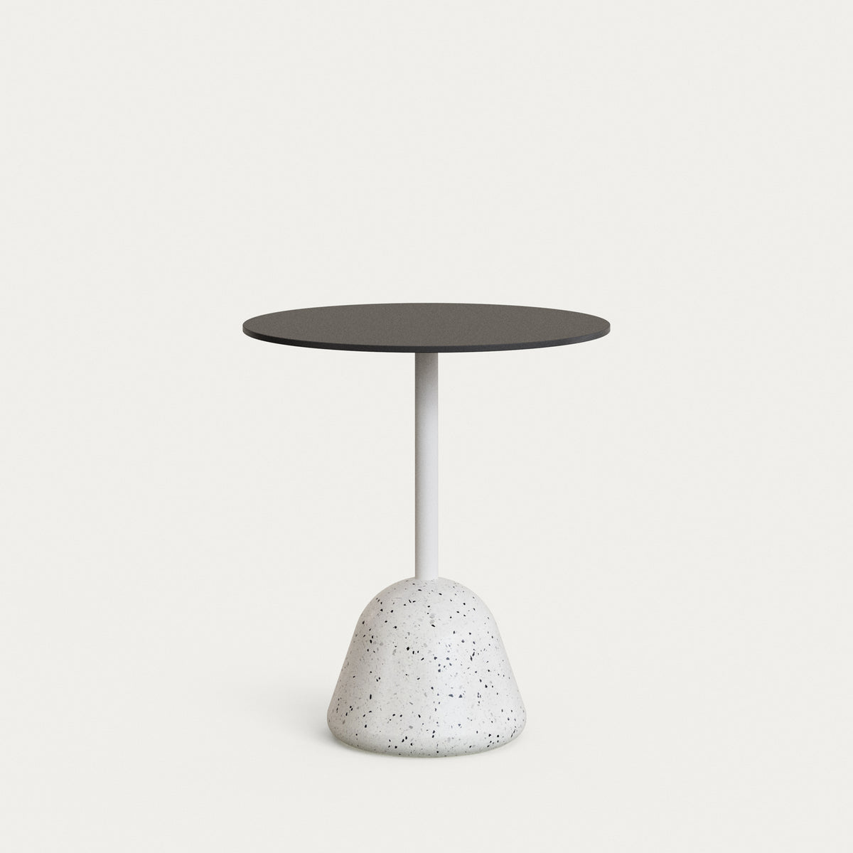 Kave Home Tiaret rundt havebord i sort højtrykslaminat og hvid terrazzo, Ø68x73 cm
