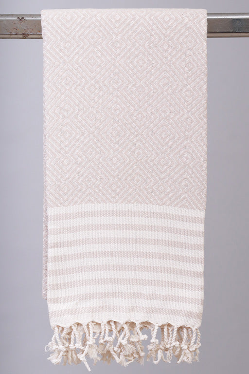Beige Hamam Jessy håndklæde i størrelsen 90 x 180 cm