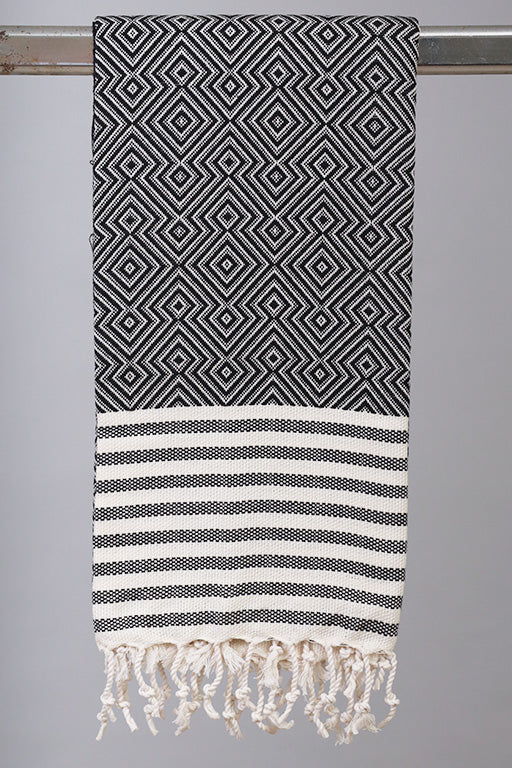 Sort Hamam Jessy håndklæde i størrelsen 90 x 180 cm