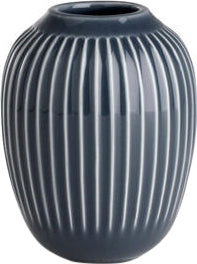 Se Kähler Hammershøi Vase 10 cm. Str H:10 B:8,5 cm - Vaser ❤ Stort online udvalg i Kähler ❤ Meget billig fragt og hurtig levering: 1 - 2 hverdage - Varenummer: MGS-S00424789 og barcode / Ean: 5703779153711 på lager - Udsalg på Bolig - Interiør - Vaser & urtepotteskjulere - Vaser Spar op til 61% - Over 1312 kendte brands på udsalg