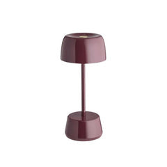 Dexter bordlampe fra LOOM Design i mørk kirsebærfarve med metallisk finish