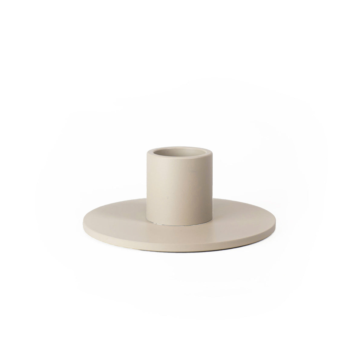 Lav lysestage i sandfarvet rustfrit stål fra Cooee Design, 3 cm høj
