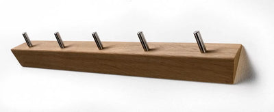 Se tilbud på KR5 Knagerække! 5 kroge i blankpoleret rustfri stål, sæbebehandlet eg og stål. Billigt udsalg på 3-nordic. Køb online nu! Hurtig levering, 1-2 hverdage. Varenummer: 3NDC-5283-6632. Spar op til 67%.