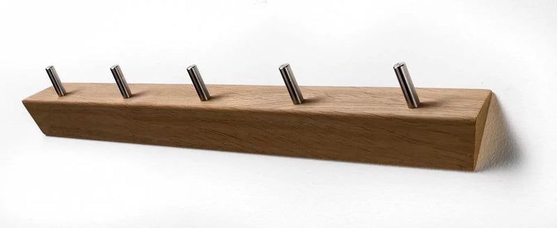 Se tilbud på KR5 Knagerække! 5 kroge i blankpoleret rustfri stål, sæbebehandlet eg og stål. Billigt udsalg på 3-nordic. Køb online nu! Hurtig levering, 1-2 hverdage. Varenummer: 3NDC-5283-6632. Spar op til 67%.