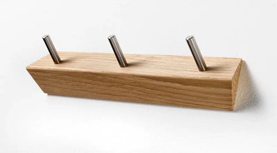 Se tilbud på KR5 knagerække! 3 kroge i blankpoleret rustfri stål. Sæbebehandlet eg og stål. Billigt udsalg på 3-nordic. Hurtig levering. Varenummer: 3NDC-5284-6642. Spar op til 55%.