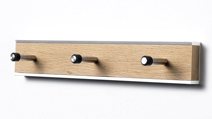 Se KR33- Knagerække, bredde 34 cm, fem forskellige finish Oliebehandlet eg og stål ❤ Kæmpe udvalg i 3-nordic - Køb online på udsalg og tilbud lige nu ❤ Lav fragtpris og hurtig levering - Varenummer: 3-nordic-5277-6572 og barcode / Ean: på lager - Udsalg på Entre - Knagerækker Få op til 67% i rabat - Tusindvis af varer fra over 2.739 brands