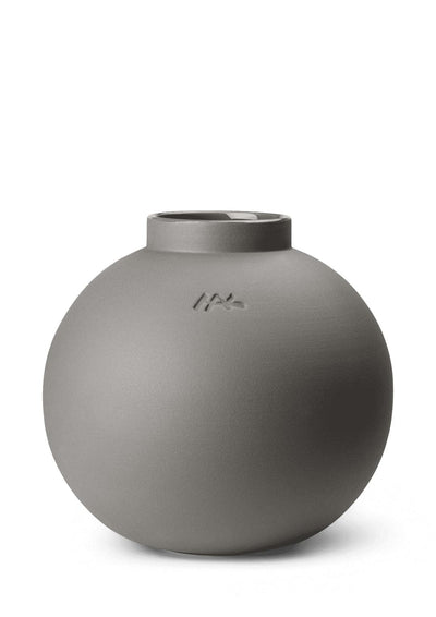 Se Kähler - Globo Vase H20 cm grå ✔ Kæmpe udvalg i Kähler ✔ Hurtig levering: 1 - 2 Hverdage samt billig fragt - Varenummer: RKTK-K692040 og barcode / Ean: '5703779185842 på lager - Udsalg på Spar op til 57% - Over 1354 design brands på udsalg