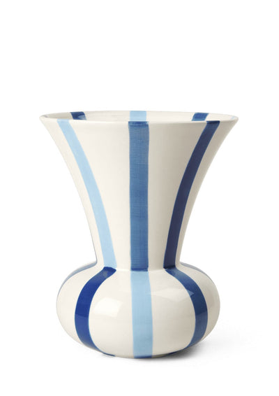 Se Kähler - Signature Vase H20 cm blå ✔ Kæmpe udvalg i Kähler ✔ Hurtig levering: 1 - 2 Hverdage samt billig fragt - Varenummer: RKTK-K690485 og barcode / Ean: '5703779186719 på lager - Udsalg på Spar op til 58% - Over 1354 design brands på udsalg