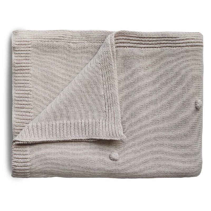 Strikket Mushie babytæppe i Dots White Melange