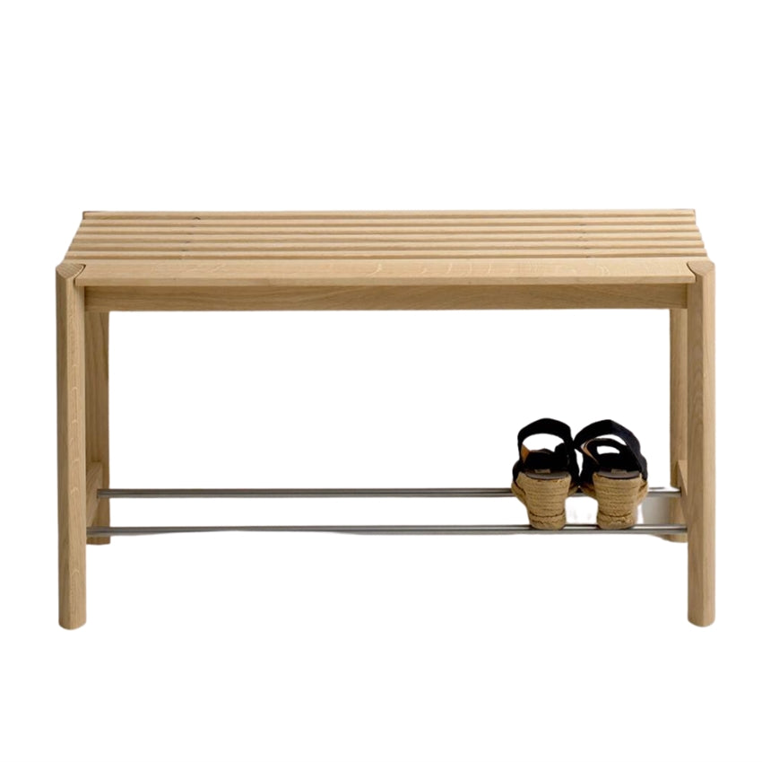 Entrébænk i olieret eg fra Thomsen Furniture med opbevaring under sædet