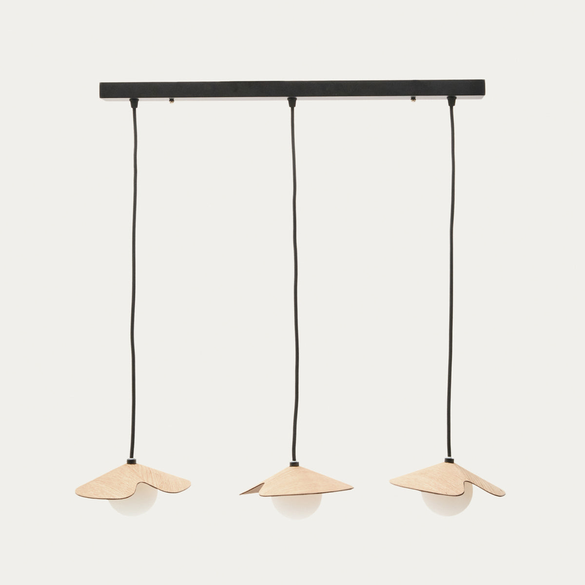 Se KAVE HOME Wilara loftlampe, m. 3 hvide røgglaskugler - natur egetræsfinér ❤ Kæmpe udvalg i Kave Home - Køb online på udsalg og tilbud lige nu ❤ Meget billig fragt og hurtig levering: 1 - 2 hverdage - Varenummer: Boboonline-118296 og barcode / Ean: 8433840994901 på lager - Udsalg på Interiør,Belysning,Lamper,Loftlamper,
Interiør,
Belysning,
Lamper,
Pendler,
Trælamper Spar op til 51% - Over 785 kendte brands på udsalg