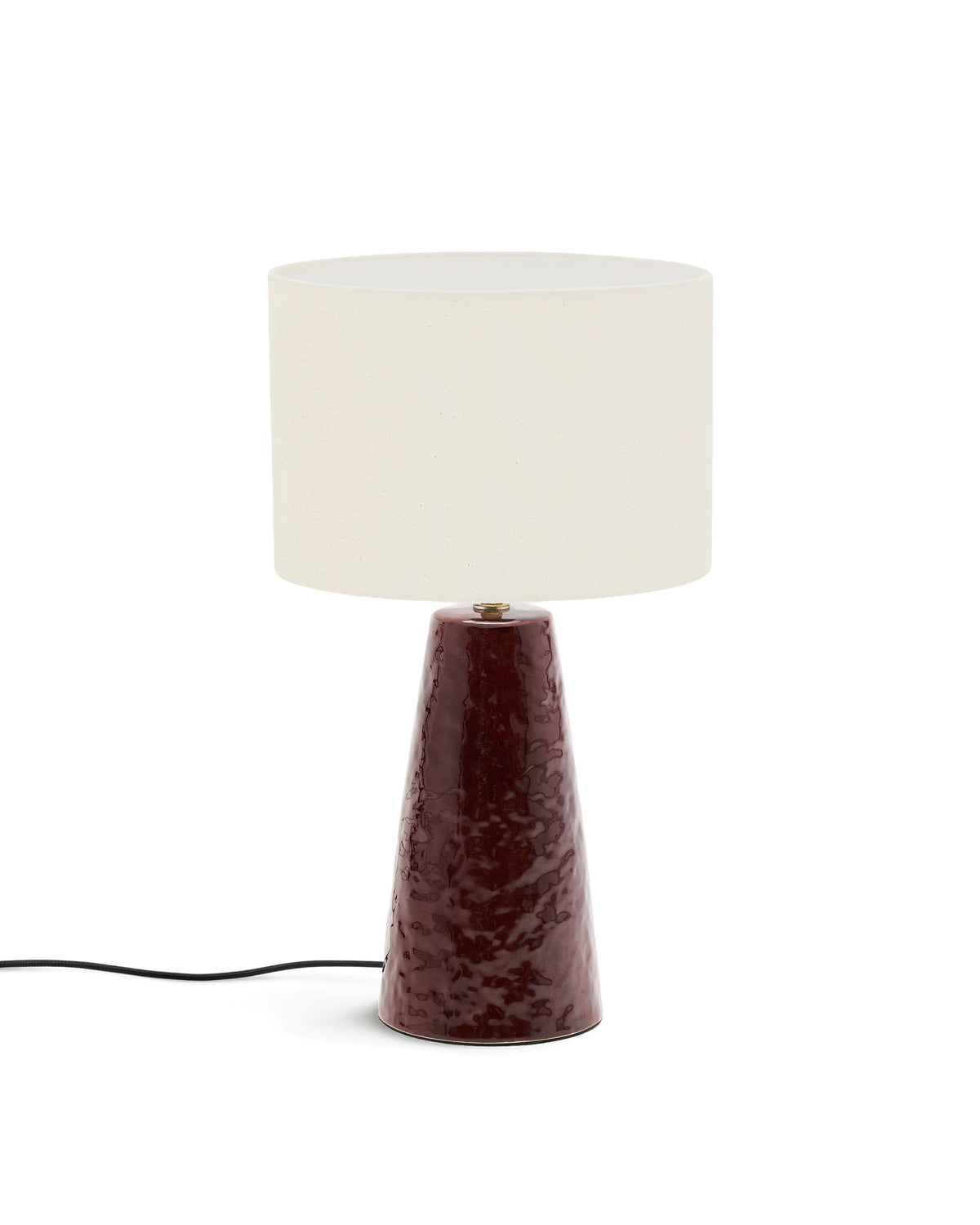 Kave Home Drava bordlampe i bomuld og bordeaux keramik