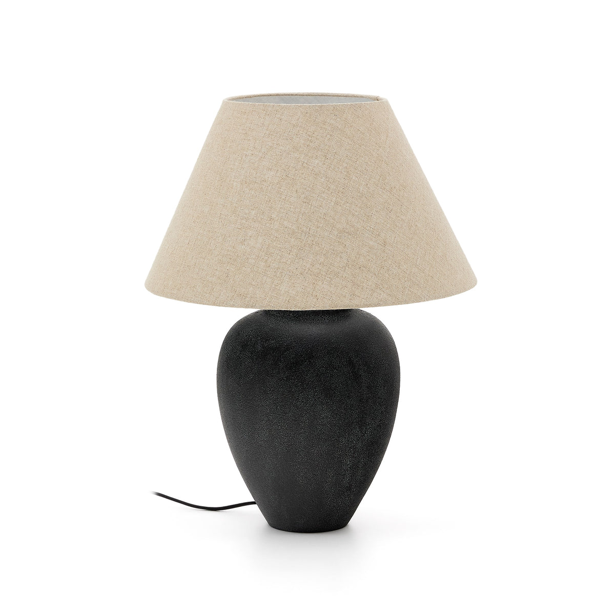 Se KAVE HOME Mercadal bordlampe, rund - sort keramik (Ø45) ❤ Kæmpe udvalg i Kave Home - Køb online på udsalg og tilbud lige nu ❤ Meget billig fragt og hurtig levering: 1 - 2 hverdage - Varenummer: Boboonline-107753 og barcode / Ean: 8433840880976 på lager - Udsalg på Interiør,Belysning,Lamper,Bordlamper,
Interiør,
Belysning,
Lamper,
Dagligstue,
Lamper Store besparelser – op til 67% - Udsalg på mere end 2.281 populære mærker