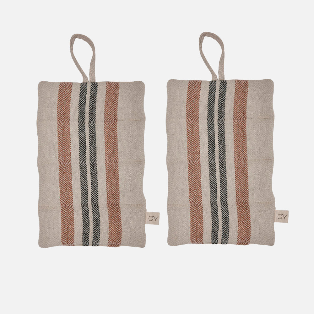 Se OYOY Living Design LINU Grydelapper 2-pak - Lysebrun ❤ Kæmpe udvalg i OYOY Living Design - Køb online på udsalg og tilbud lige nu ❤ Hurtig levering til lave fragtpriser - Varenummer: HomeFeeling-4531 og barcode / Ean: 5712195080693 på lager - Udsalg på Alt i køkkenting og borddækning - Køkkentekstiler Spar helt op til 57% - Over 739 kendte brands på udsalg