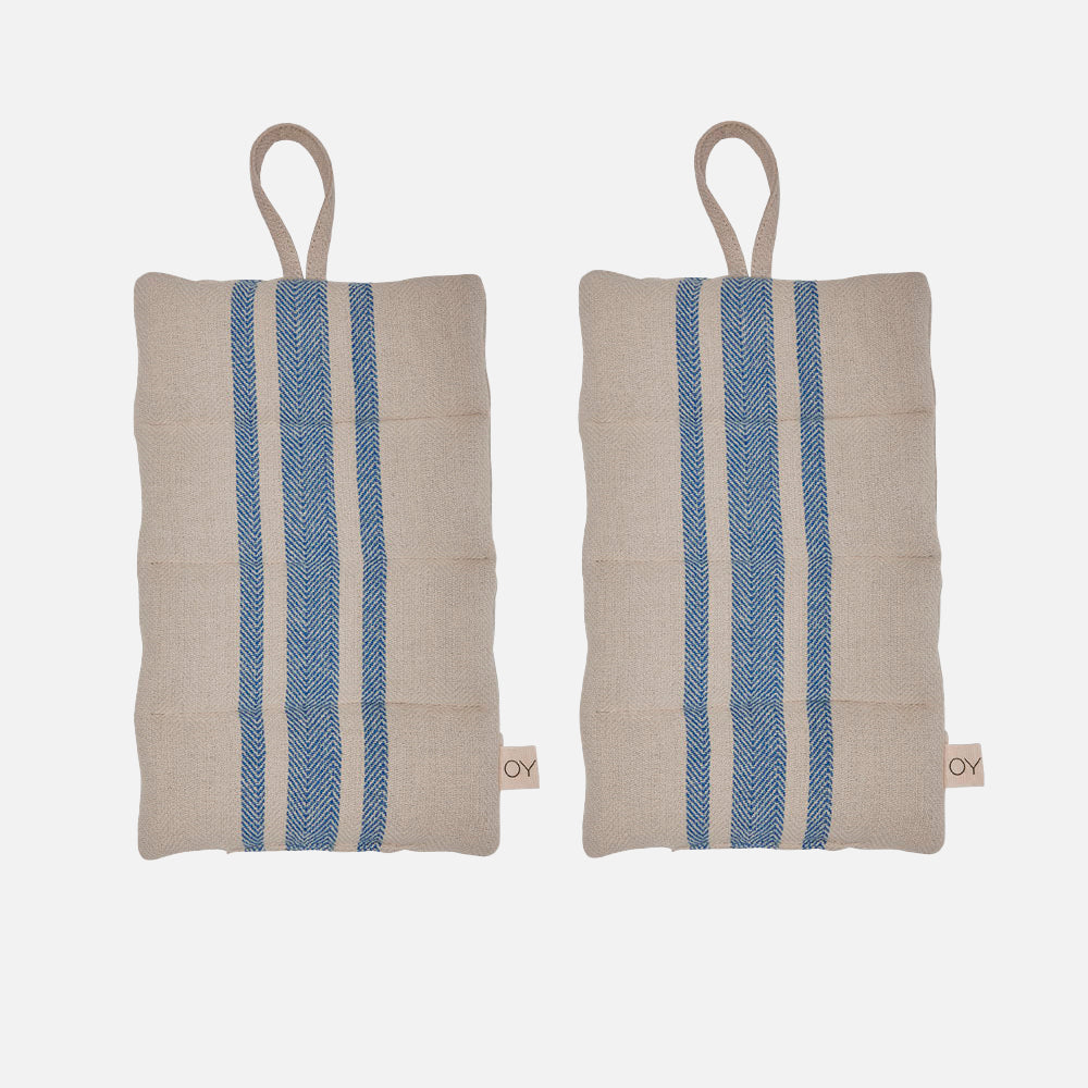 Se OYOY Living Design LINU Grydelapper 2-pak - Lyseblå ❤ Kæmpe udvalg i OYOY Living Design - Køb online på udsalg og tilbud lige nu ❤ Lav fragtpris og hurtig levering - Varenummer: HomeFeeling-4532 og barcode / Ean: 5712195084356 på lager - Udsalg på Alt i køkkenting og borddækning - Køkkentekstiler Spar stort – op til 71% - 2.739+ brands samlet til lave priser