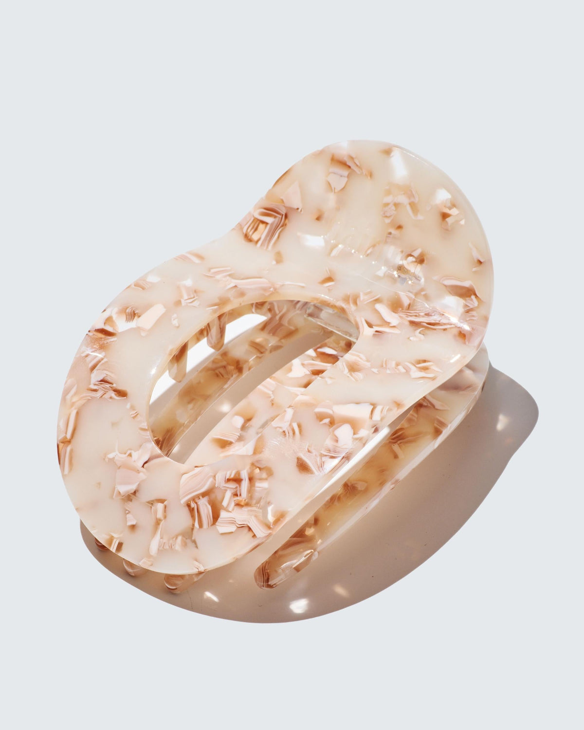 Stor flad hårklemme fra Hairlust i beige shell