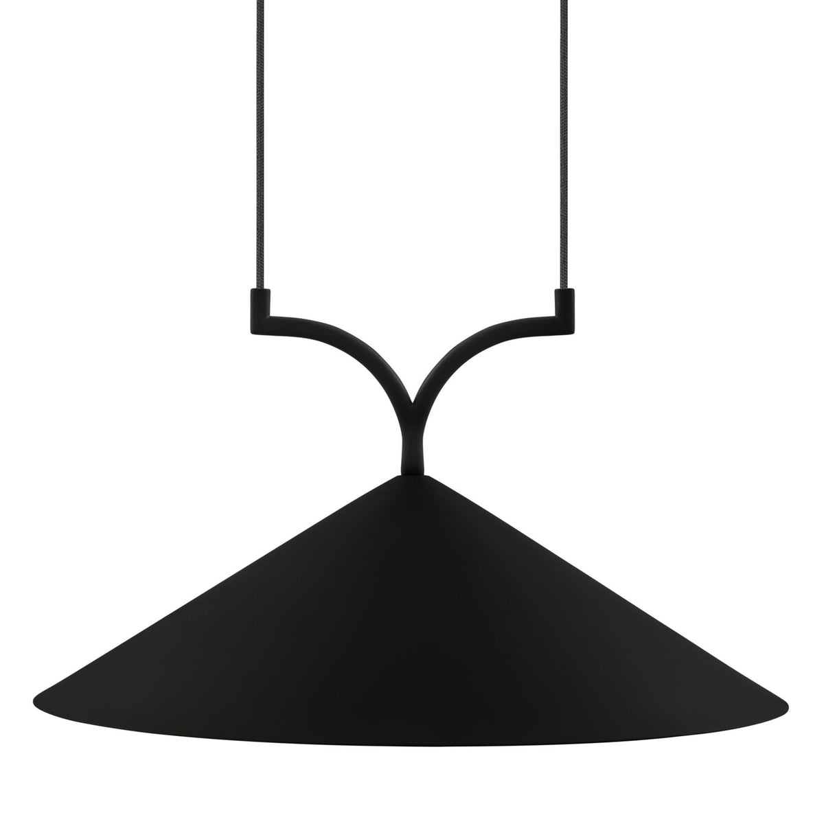 Sort Curve pendel loftlampe fra Globen Lighting med trekantet skærm, diameter 50 cm