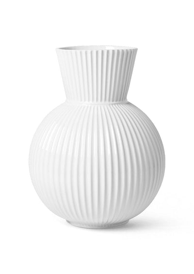 Se Lyngby Porcelæn - Lyngby Tura Vase H34 hvid porcelæn ✔ Kæmpe udvalg i Lyngby Porcelæn ✔ Hurtig levering: 1 - 2 Hverdage samt billig fragt - Varenummer: RKTK-LYP201461 og barcode / Ean: '5711507014616 på lager - Udsalg på Spar op til 58% - Over 1334 design mærker på udsalg