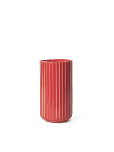 Se Lyngby Porcelæn - Lyngbyvase H15,5 rød porcelæn ✔ Kæmpe udvalg i Lyngby Porcelæn ✔ Hurtig levering: 1 - 2 Hverdage samt billig fragt - Varenummer: RKTK-LYP200733 og barcode / Ean: '5711507007335 på lager - Udsalg på Spar op til 64% - Over 1354 design mærker på udsalg