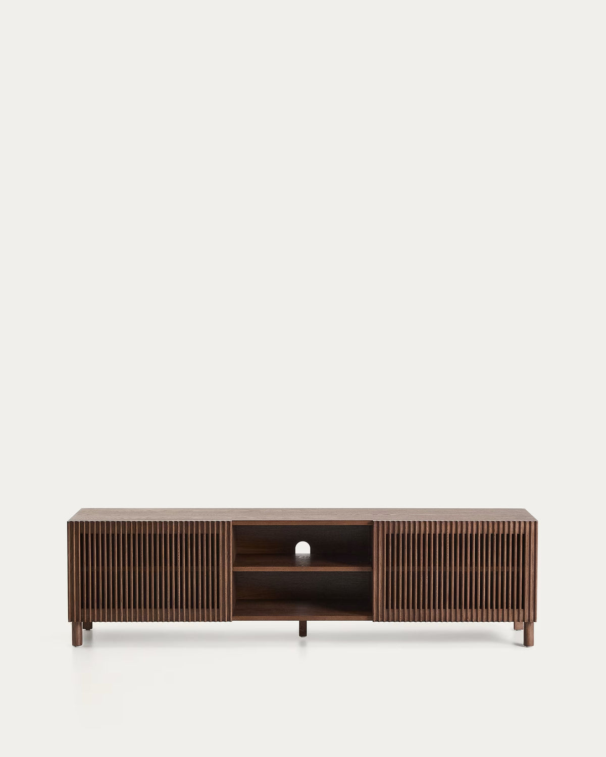 Se KAVE HOME Beyla TV-bord, m. 2 låger og 3 hylder - askefiner med valnød finish (180x49,5) ❤ Kæmpe udvalg i Kave Home - Køb online på udsalg og tilbud lige nu ❤ Meget billig fragt og hurtig levering: 1 - 2 hverdage - Varenummer: Boboonline-123294 og barcode / Ean: 8447305043622 på lager - Udsalg på Møbler,Borde,TV-Borde,
Møbler,
Borde,
Dagligstue,
Borde til stuen,
TV-Borde i Træ Spar op til 51% - Over 785 kendte brands på udsalg