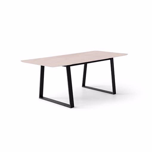 Meza by Hammel Rounded spisebord i hvidpigmenteret med trapezstel
