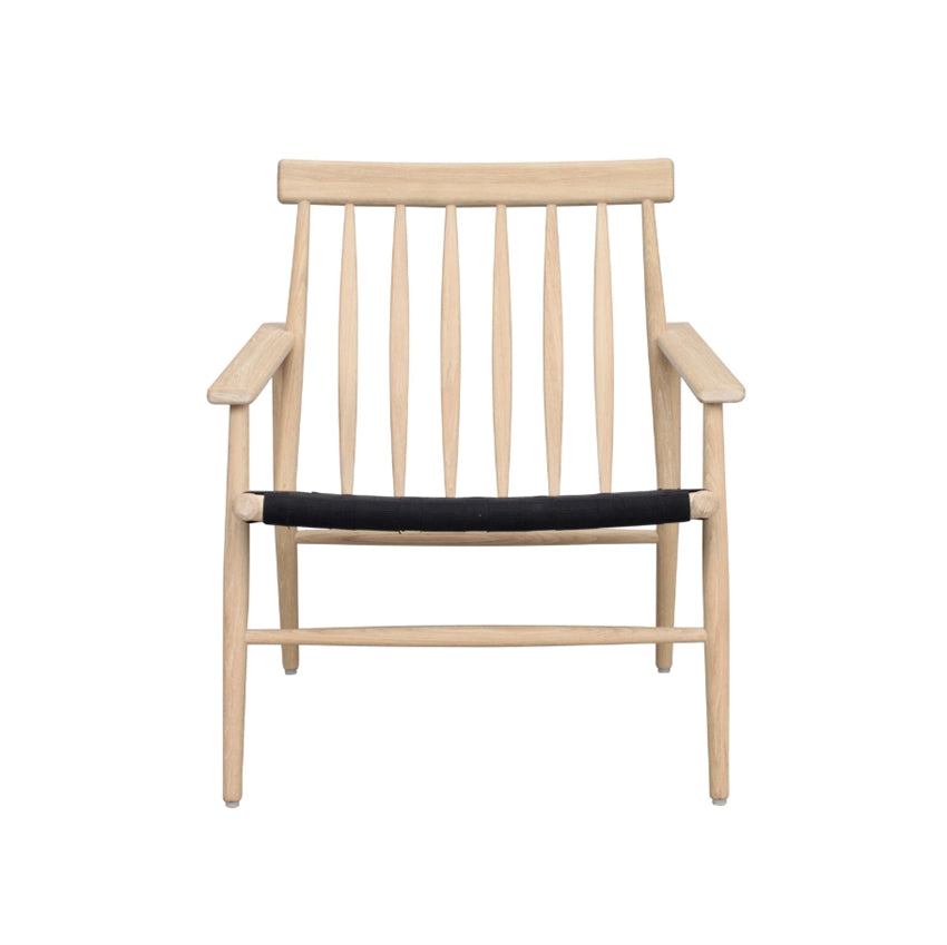 Hvidpigmenteret Canwood loungestol med sort flettet sæde fra Rowico Home
