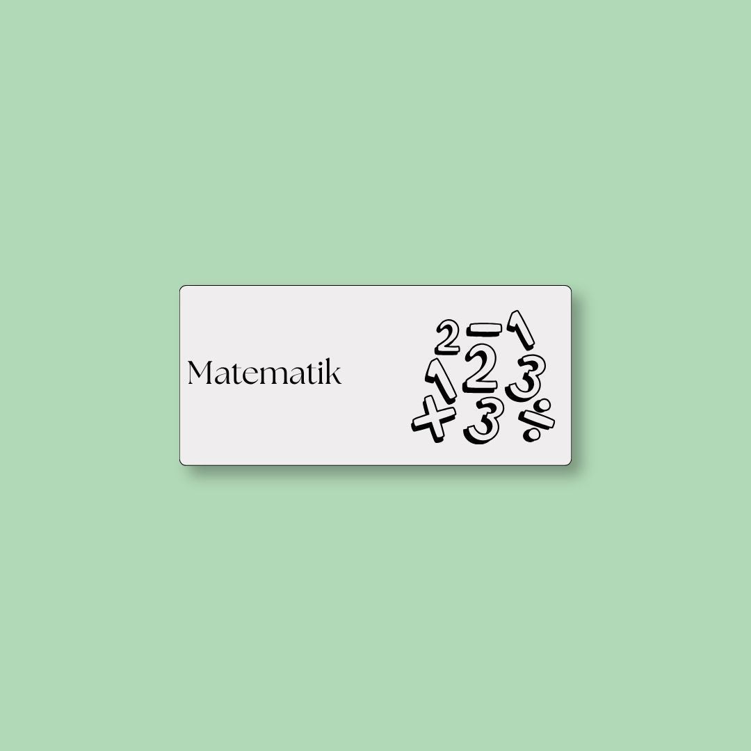 Grå magnetisk ToDoodle skemabrik med motiv til faget matematik
