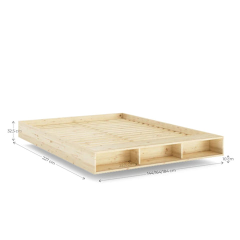 Merge sengeramme i massivt fyrretræ fra Karup Design