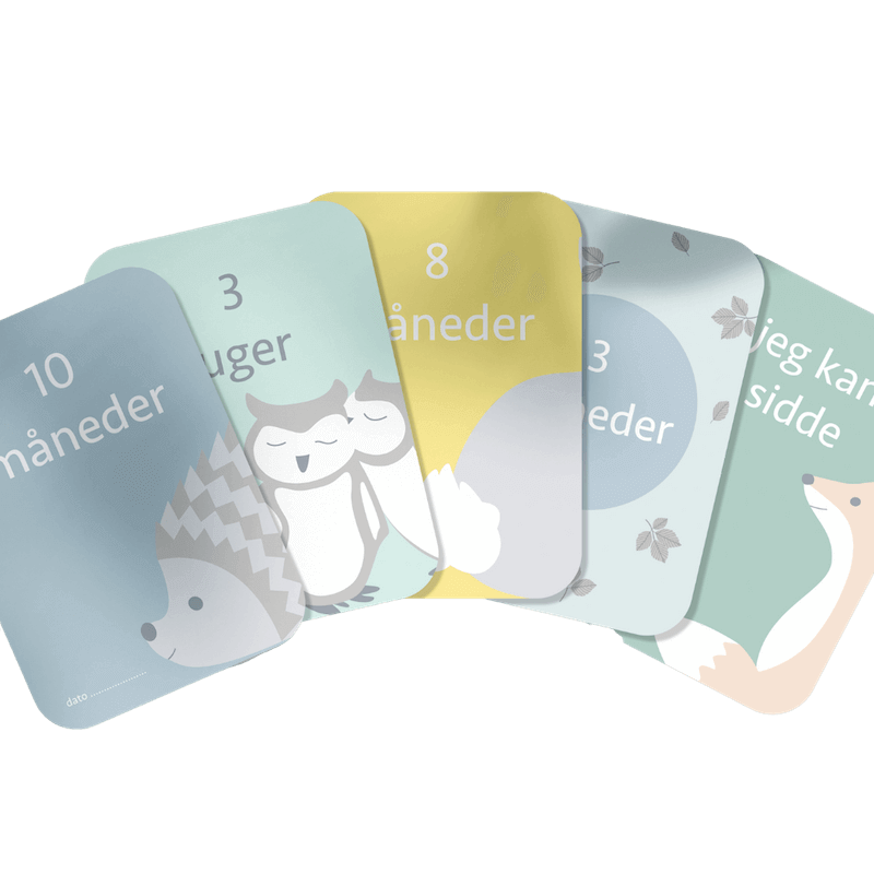 Blå milepælskort til baby dreng i dansk design