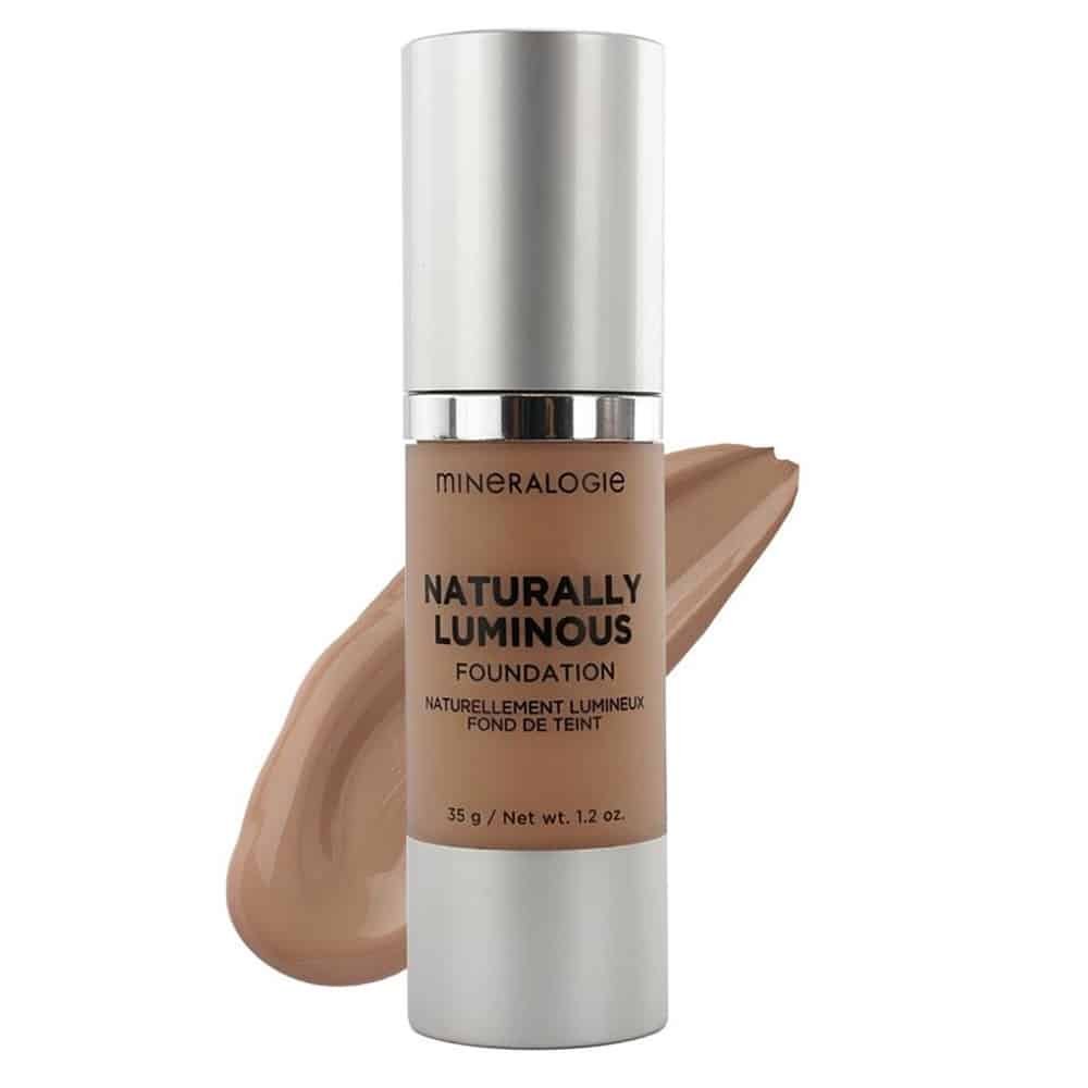 Flaske med Mineralogie Luminous Liquid Foundation i nuancen Brown Sugar, 30 ml