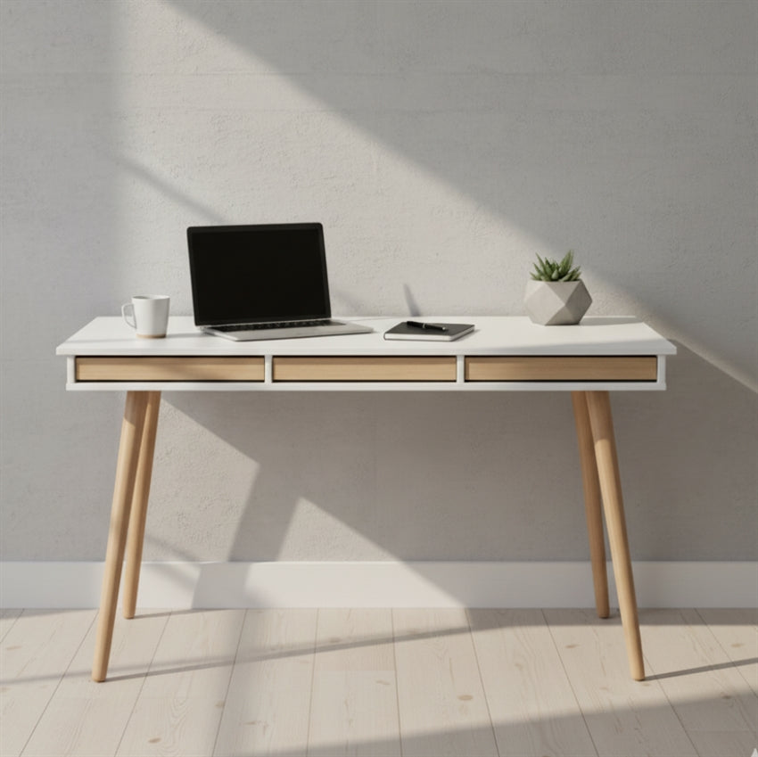 Snehvidt Mistral skrivebord med mål 137,4 x 77 x 60 cm