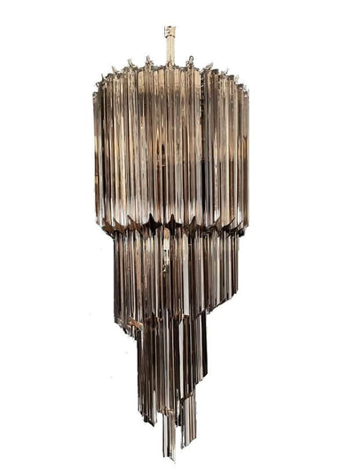 Se tilbud på Murano lysekrone - Spiral - 54 prismer - Røgfarvet Krom blank. Billigt udsalg! Køb online nu. Hurtig levering. Varenummer: CHEVIN-70910.