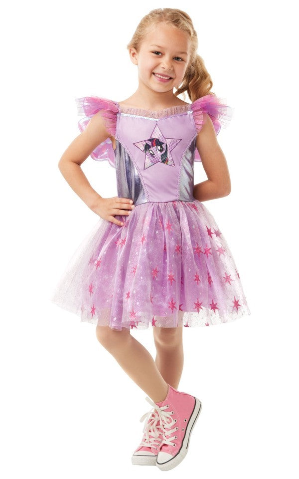 Se My Little Pony Twilight Sparkle Deluxe Udklædningstøj ✔ Kæmpe udvalg i Rubie's - Køb online på udsalg og tilbud lige nu ✔ Billig fragt og hurtig levering - Varenummer: MMAction-203640572 og på lager - Udsalg på My Little Pony udklædning Spar stort – op til 53% - Over 2.739 kendte mærker på stort udsalg