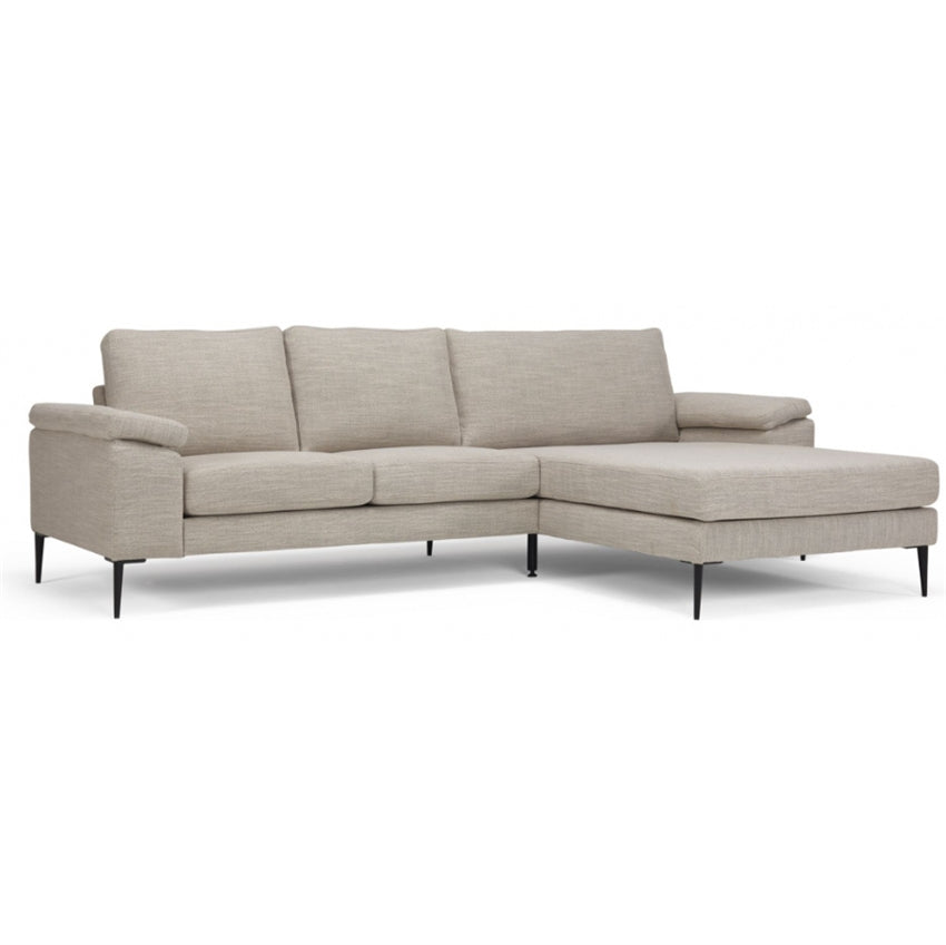 Sandfarvet Lyon 3-personers sofa med chaiselong fra Nordly