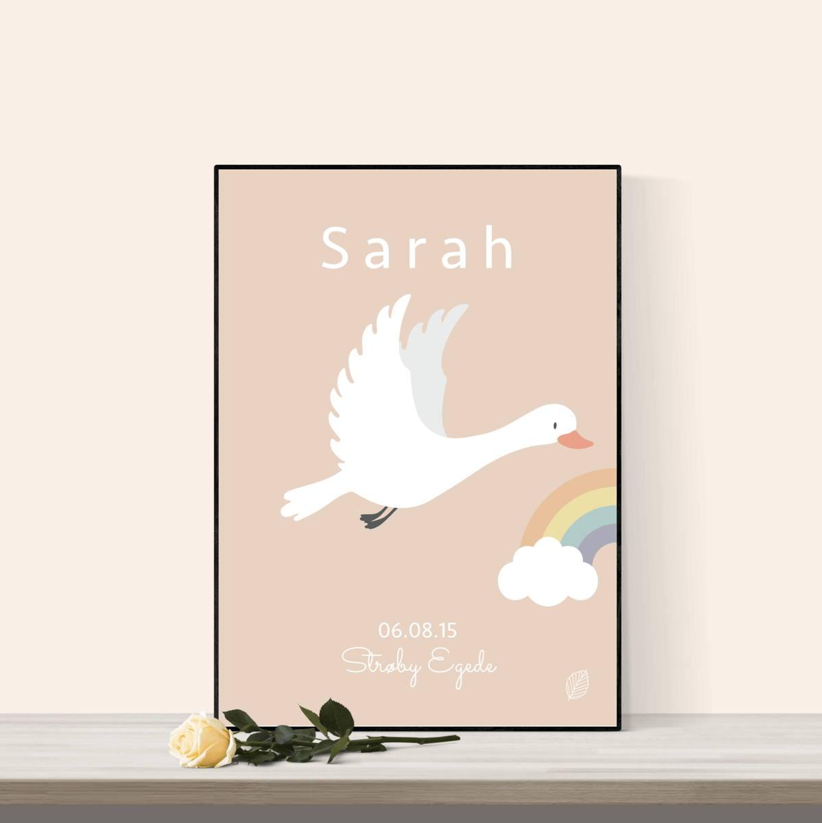 Personlig navneplakat med rosa svane, 50x70 cm uden ramme, fra Nordic Simply