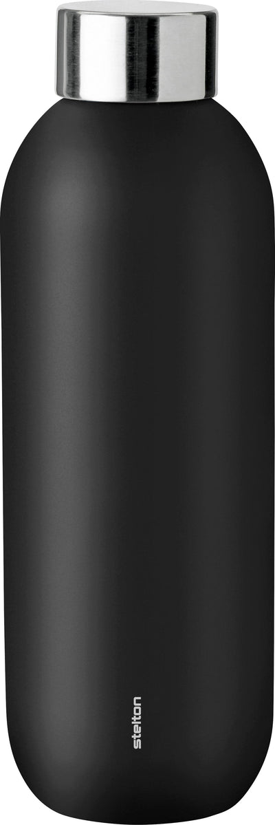 Se Stelton Keep Cool Termoflaske 0,6 l, Black Str 0.6 - Termoflasker Stål ❤ Stort online udvalg i Stelton ❤ Meget billig fragt og hurtig levering: 1 - 2 hverdage - Varenummer: MGS-S00499306 og barcode / Ean: 5709846026575 på lager - Udsalg på Bolig - Køkkenudstyr - Opbevaring - Termoflasker Spar op til 67% - Over 1334 design mærker på udsalg