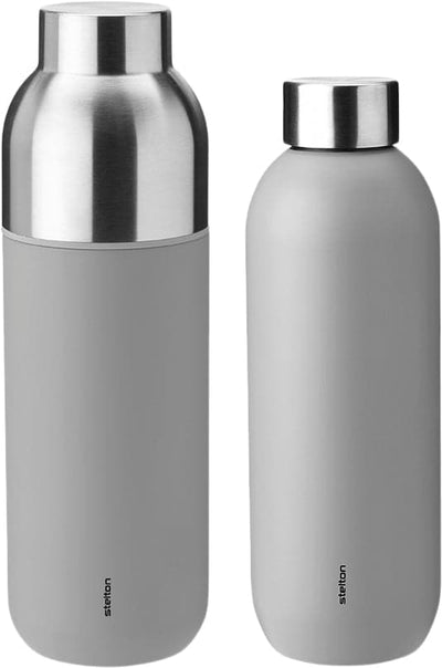Se Stelton Keep Warm Termoflaske 0,75 l, Light Grey Str 0.75 - Termoflasker Stål ❤ Stort online udvalg i Stelton ❤ Meget billig fragt og hurtig levering: 1 - 2 hverdage - Varenummer: MGS-S10795235 og barcode / Ean: 5709846029668 på lager - Udsalg på Bolig - Køkkenudstyr - Opbevaring - Termoflasker Spar op til 56% - Over 1334 design mærker på udsalg