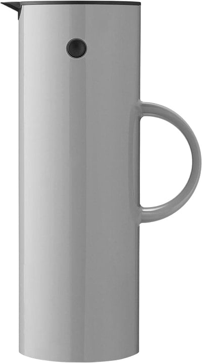 Se Stelton Em77 Termokande 1 l, Light Grey - Termokander ❤ Stort online udvalg i Stelton ❤ Meget billig fragt og hurtig levering: 1 - 2 hverdage - Varenummer: MGS-S00317860 og barcode / Ean: 5709846021006 på lager - Udsalg på Bolig - Køkkenudstyr - Kaffe & te - Termokander Spar op til 65% - Over 1334 design brands på udsalg