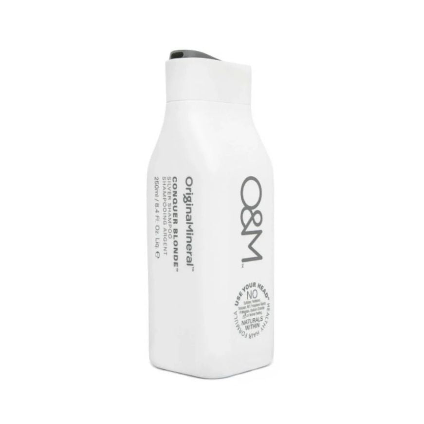 Flaske med O&M Conquer Blonde Silver Shampoo, purple shampoo på 250 ml