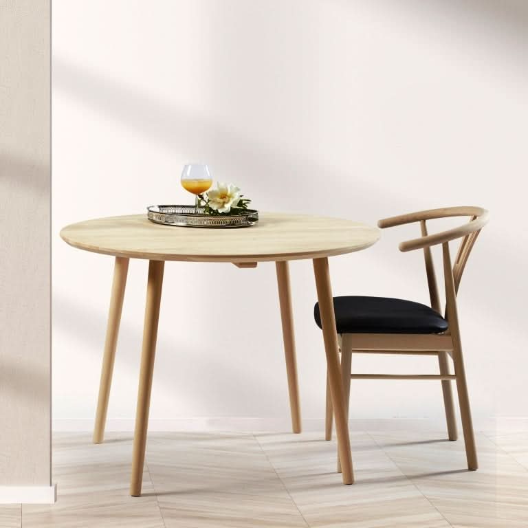 Se tilbud på DT 100 spisebord i massiv bøg, diameter 100 cm. Billigt udsalg! Hurtig levering: 1-2 hverdage. Varenummer: 3NDC-8237. Spar op til 53%.